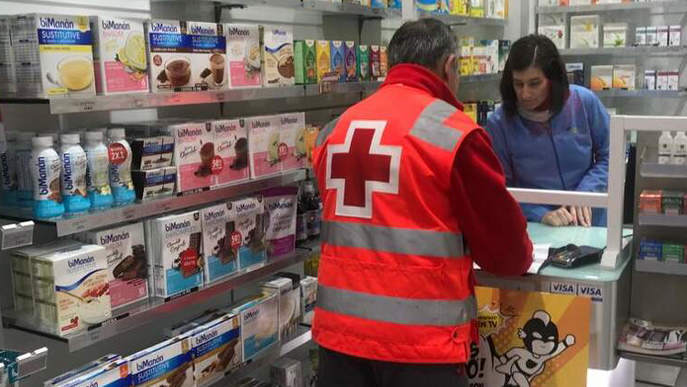 Farmàcies i Creu Roja facilitaran l'entrega de medicaments a domicili a pacients vulnerables