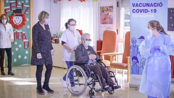 ⏯️ Josefa Pérez, de 89 anys, primera persona vacunada contra la covid-19 a Catalunya