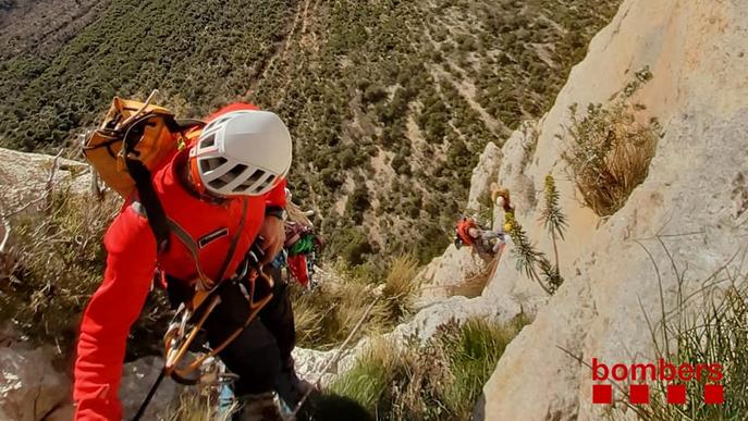 Rescaten un escalador ferit a Mont-rebei
