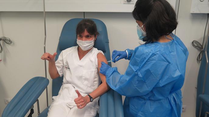 Primeres vacunes de Moderna per a personal sanitari de Lleida