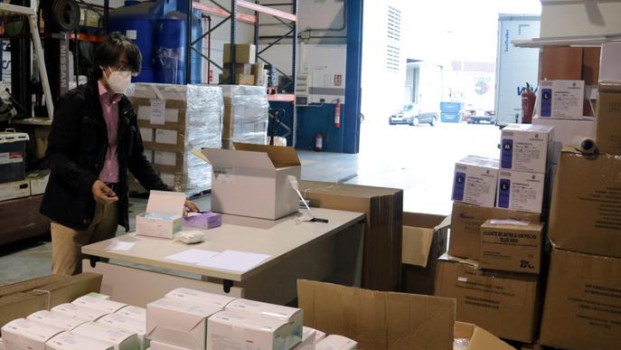 Surten els primers enviaments dels EPIS importats per Afrucat des de la Xina