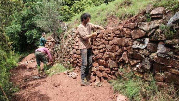 La mostra 'Tota pedra fa paret' reivindica l'arquitectura de pedra seca