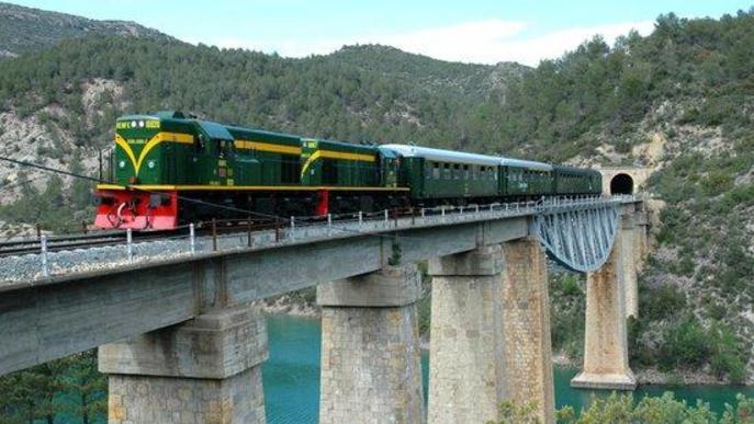 Imatge d'arxiu del Tren dels Llacs històric, en el trajecte entre Lleida i la Pobla de Segur