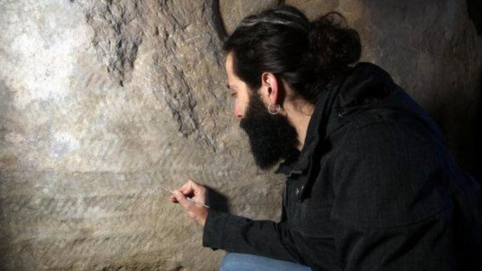 Una restauració "quirúrgica" permet recuperar els gravats dels menhirs del Solsonès
