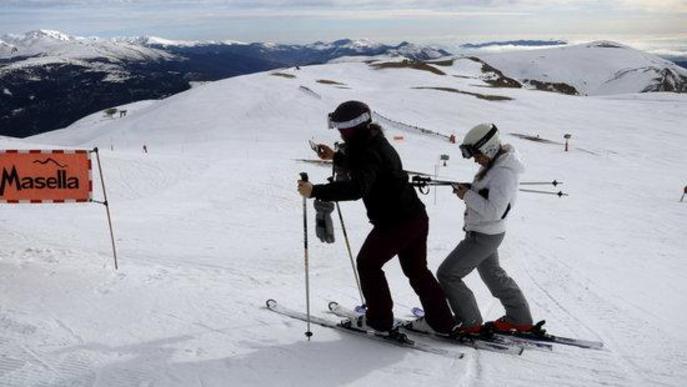 Les estacions d'esquí catalanes alerten que la crisi del coronavirus podria afectar la temporada d'hivern