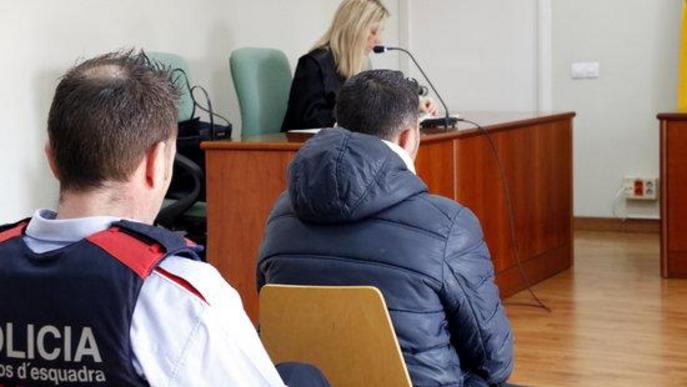 L'acusat d'intentar llançar per la finestra l'exparella a Lleida diu que la denúncia és falsa