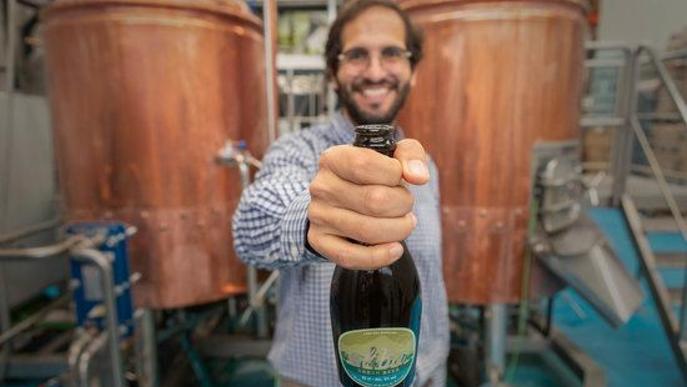 Neix al Pallars Jussà la primera cervesa verda d'oliva del món
