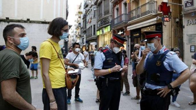 Els Mossos identifiquen el noi que ha llegit el manifest en la concentració a la plaça Paeria de Lleida