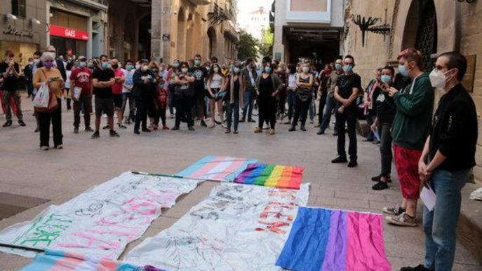 ⏯️ Un centenar de persones rebutgen a Lleida l'agressió homòfoba a una parella de la ciutat