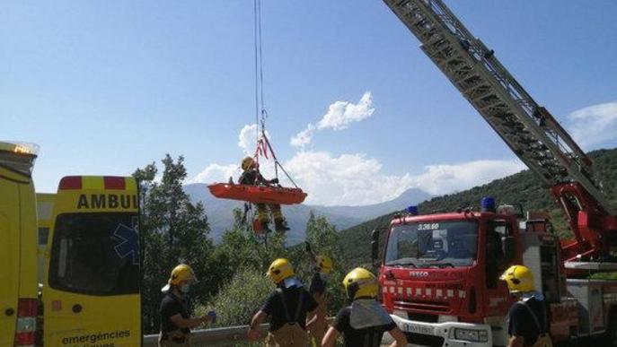 Ferit lleu el conductor d'una furgoneta en caure per un barranc a Soriguera