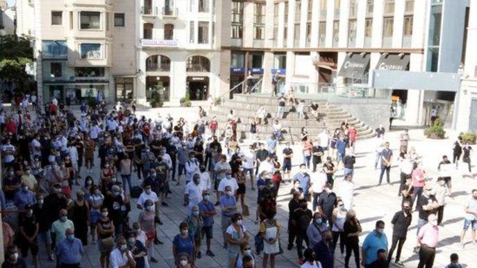 Restauradors de Lleida concentrats a la plaça Sant Joan de Lleida.