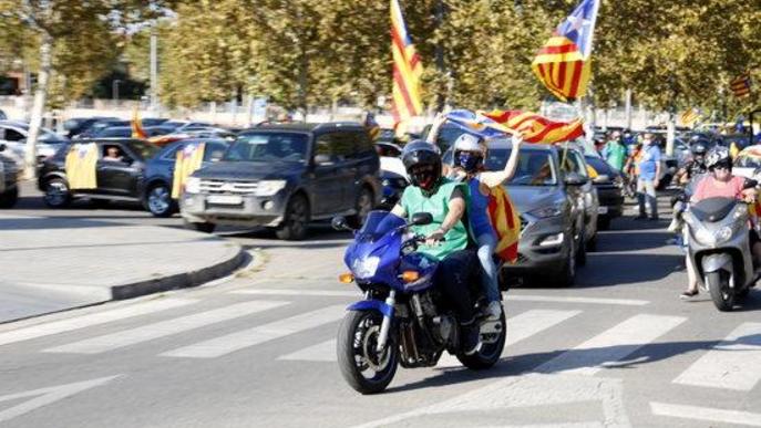 ⏯️ Més de 250 cotxes recorren els carrers de Lleida amb motiu de la Diada