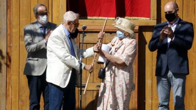 ⏯️ L'Encontats homenatja Josep Vallverdú amb una escultura del popular personatge Rovelló