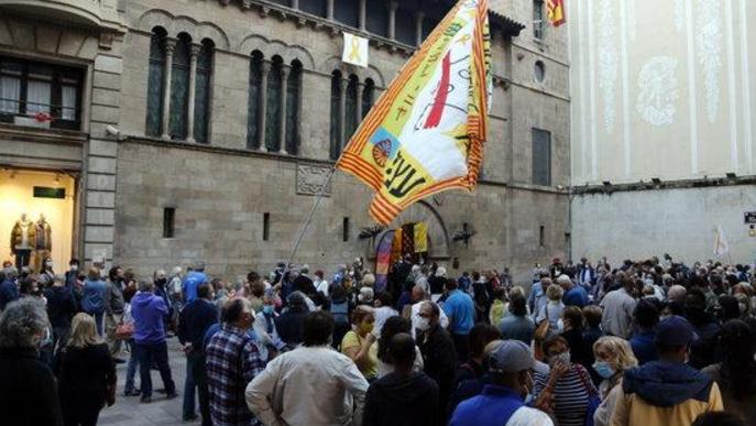 ⏯️ Unes 300 persones es concentren a Lleida contra la inhabilitació de Torra