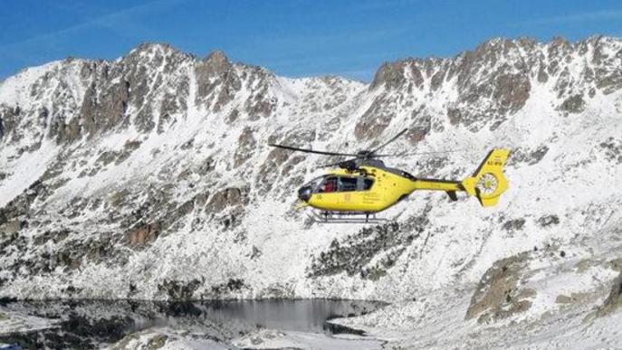 Helicòpter recerca SEM muntanya neu. Arxiu