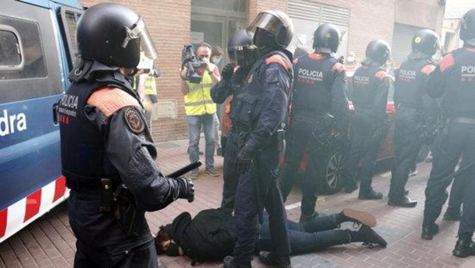 ⏯️ Tensió entre Mossos i activistes de la PAH durant un desnonament a Lleida