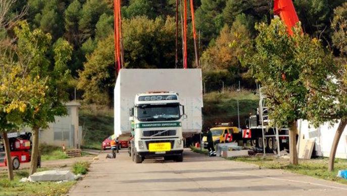 Pla general d'un dels mòduls damunt del tràiler a les instal·lacions de Cardona