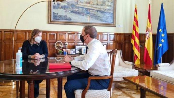 Imatge del subdelegat del govern espanyol a Lleida, José Crespín, amb la directora de la Inspecció de Treball a Lleida, Sonia Gómez