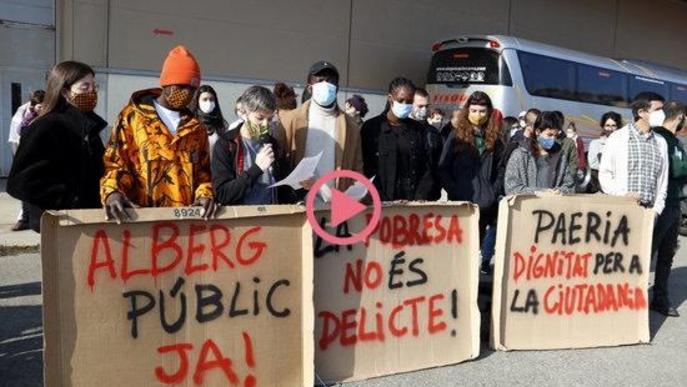 ⏯️ Entitats socials es concentren a la Fira de Lleida per exigir un alberg públic