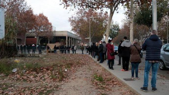 ⏯️ Llarga cua a Lleida per participar en el cribratge amb test ràpid de covid-19