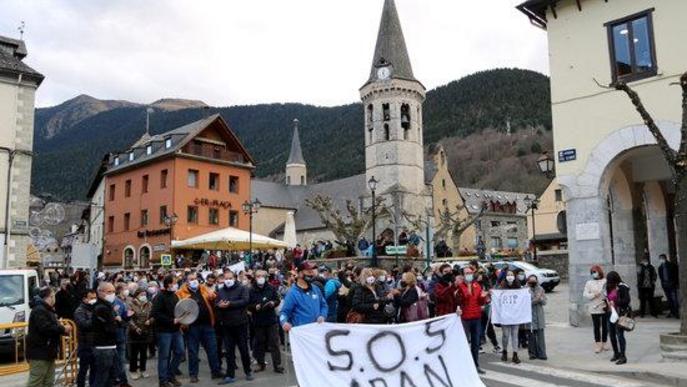 ⏯️ Unes 400 persones exigeixen a Vielha solucions urgents per al turisme