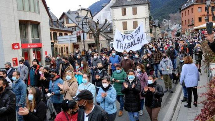 ⏯️ Unes 400 persones exigeixen a Vielha solucions urgents per al turisme