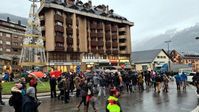 ⏯️ Tallen el trànsit a Vielha per reclamar mesures per l'hoteleria