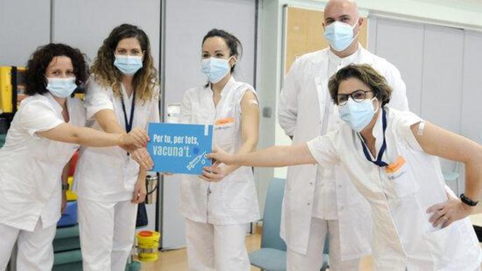 Pla americà de diversos membres del personal sanitari, animant a participar a la campanya de vacunació contra la covid-19 a Andorra