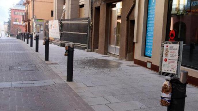 ⏯️ La Seu d'Urgell 'exposa' burilles de tabac al carrer per conscienciar a la població