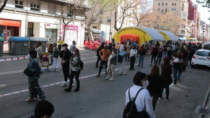 ⏯️ Llargues cues per fer-se una PCR al cribratge de la Zona Alta de Lleida