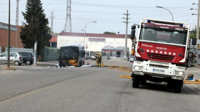 ⏯️ Crema un autobús urbà al polígon El Segre de Lleida