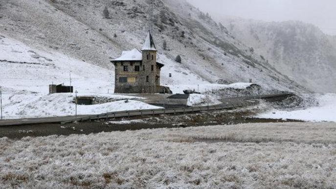 ⏯️ La neu torna a emblanquinar les cotes altes del Pirineu