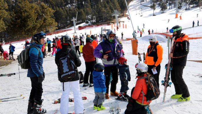 ⏯️ Augment considerable d'esquiadors a les estacions per l'aixecament del confinament comarcal