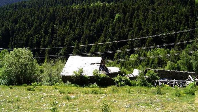 Front d’ecologistes i Isil contra un hotel de luxe en una borda