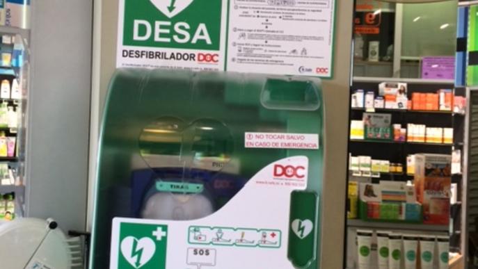 Primer desfibril·lador en una farmàcia a Lleida