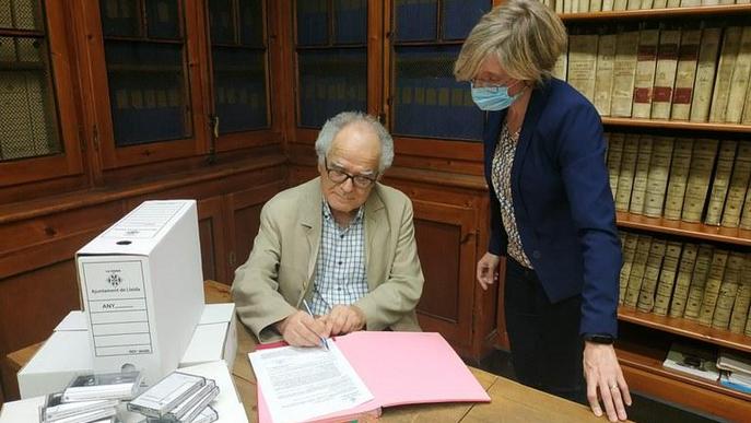 Varela dóna a l'Arxiu Municipal les 170 cintes en què va gravar les 'converses'