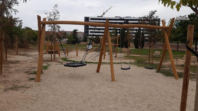 Completades les obres del nou parc infantil Joan Oró