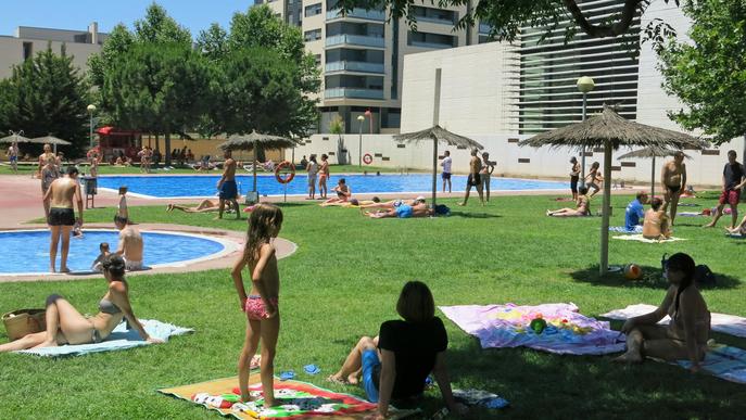 ⏯️ Veïns i veïnes de Lleida reclamen a la Paeria l'obertura de les piscines municipals