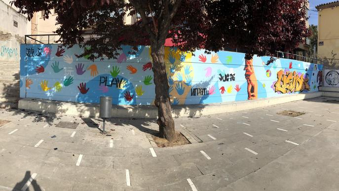 Alumnes de Lleida rehabiliten la plaça de l'Hort de Santa Teresa