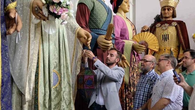 Els Gegants de Lleida ja llueixen els fanalets de Sant Jaume