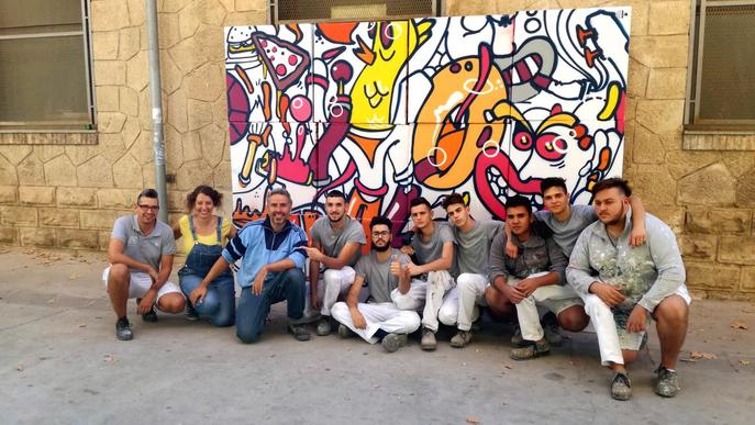 Taller de grafit i pintura mural pels alumnes treballadors del programa Casa d’Oficis Treball als Barris de l’IMO