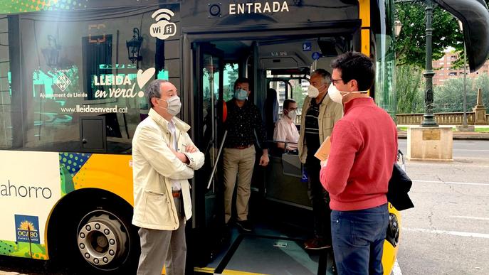 Els autobusos urbans de Lleida instal·len datàfons com a única forma de pagament