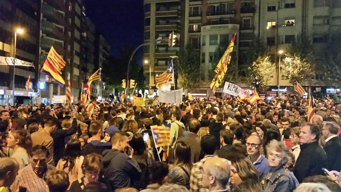 Milers de persones es manifesten a Lleida i reclamen avançar cap a la República