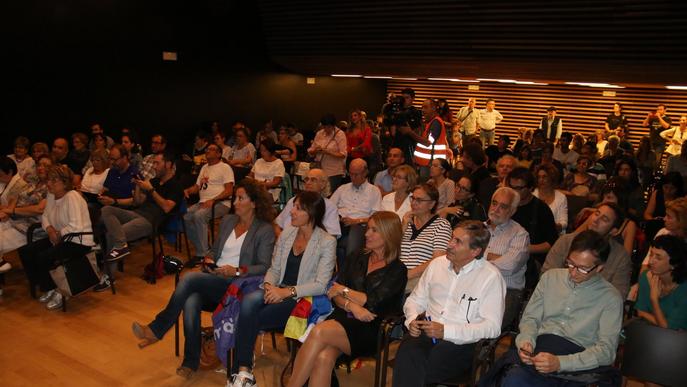 Puigdemont assumeix el mandat de l'1O de declarar la independència i la suspén immediatament en pro del diàleg