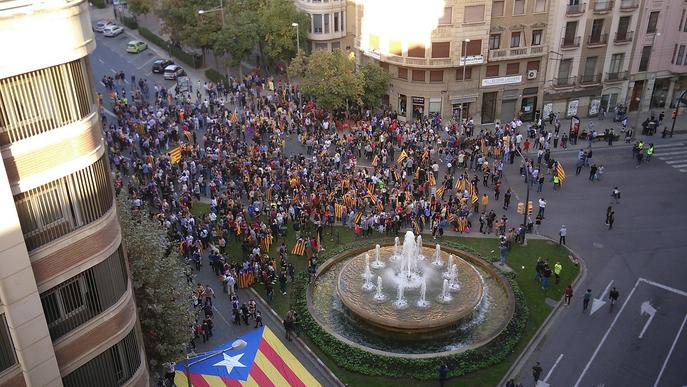 Més d'un miler de persones celebra la declaració de República a Lleida
