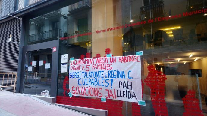 La PAH Lleida ocupa Habitatge per exigir un habitatge digne per a cinc famílies