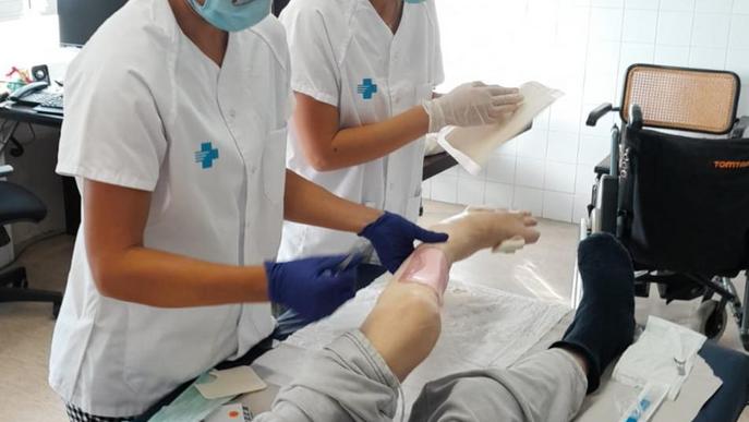 La consulta de ferides complexes de l’Atenció Primària de Lleida atén una mitjana de 75 visites setmanals presencials