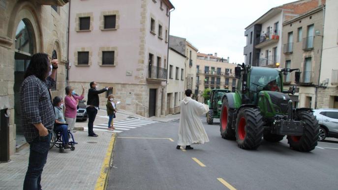 Bellpuig celebra els Tres Tombs de Sant Isidre amb una trentena de tractors