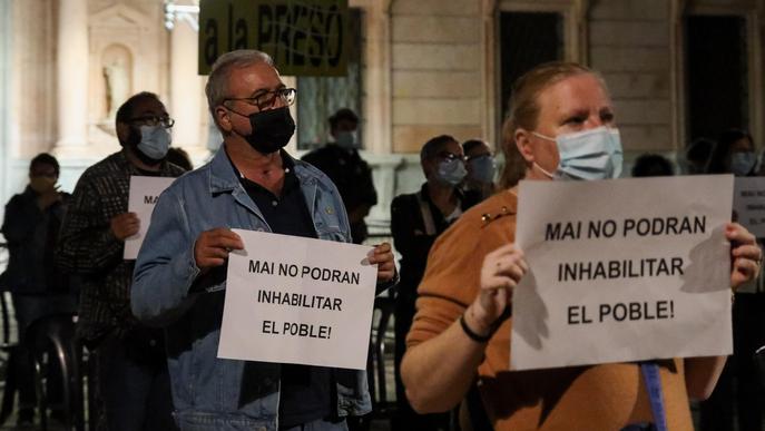 ⏯️ Unes 300 persones es concentren a Lleida contra la inhabilitació de Torra