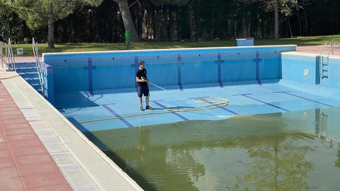 Castelldans comença a netejar les piscines municipals